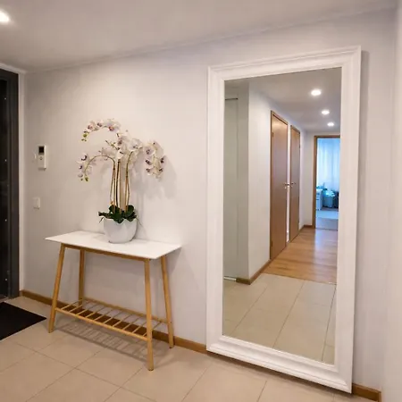 Center Bright דירה