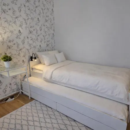 Center Bright דירה